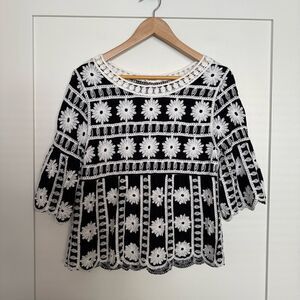 Kindred Top Women Sz M Black White Embroidered Crochet Bell Sleeve Floral Boho
